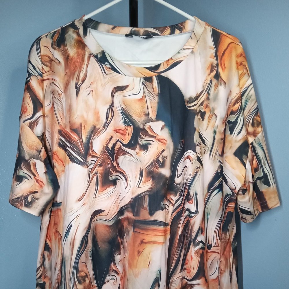2X TAN AND BLACK MARBLE-LIKE PATTERN TOP SHORT SLEEVE
